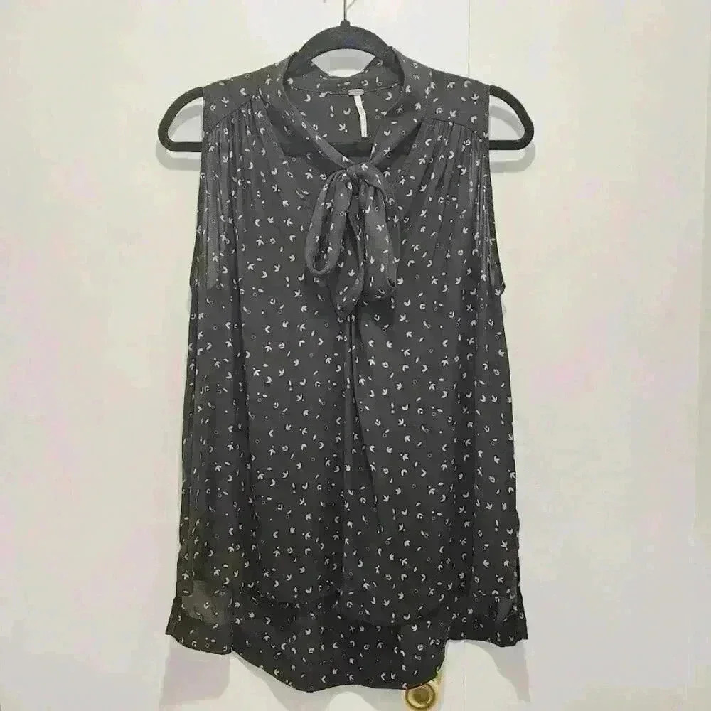 Free People Tie-Neck Floral‎ Pattern Black Sleeveless Blouse Womens Size Medium